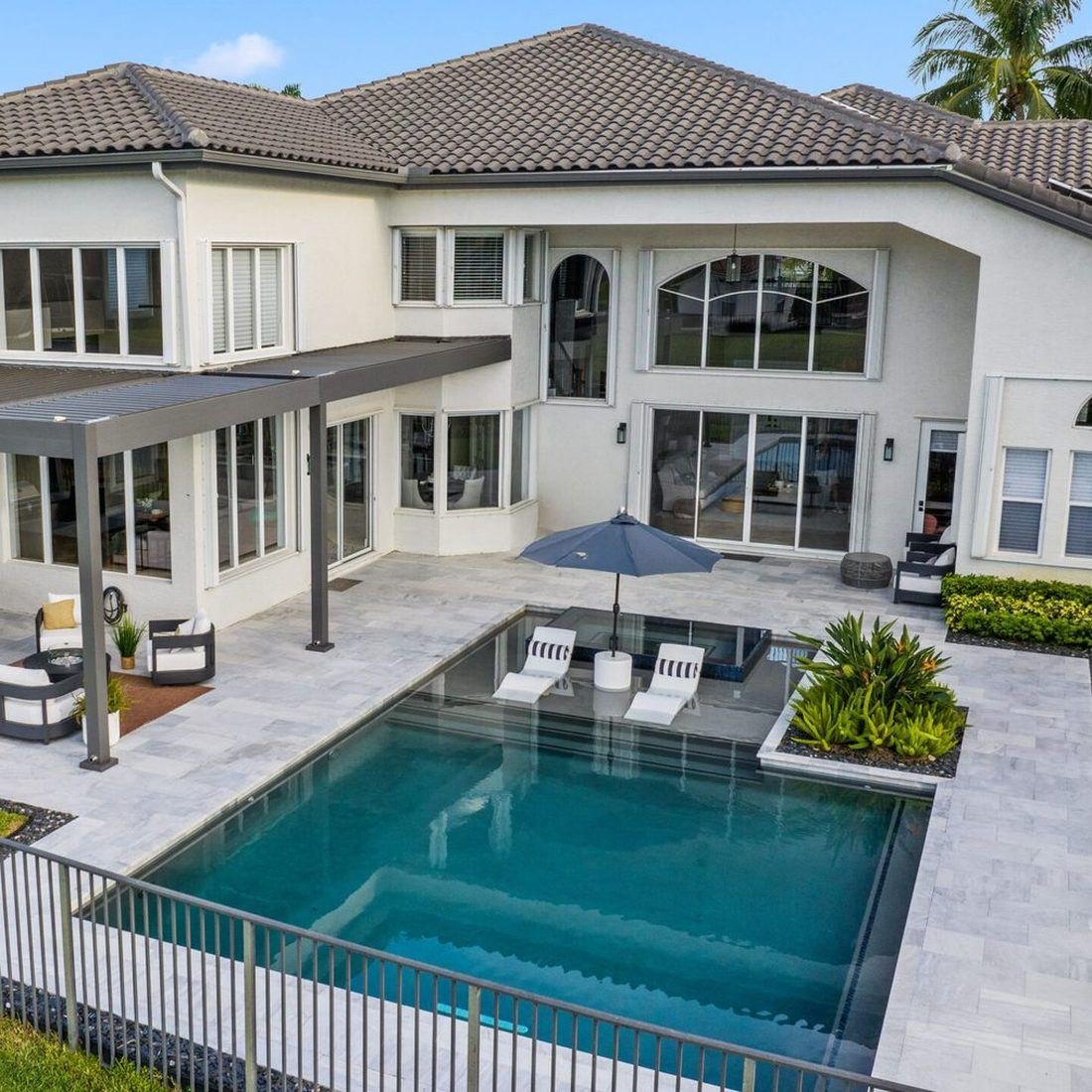 Gulf Coast home with a custom pool